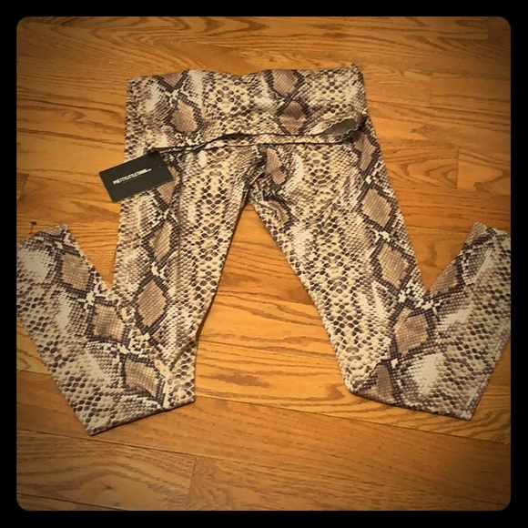 snakeskin pattern leggings